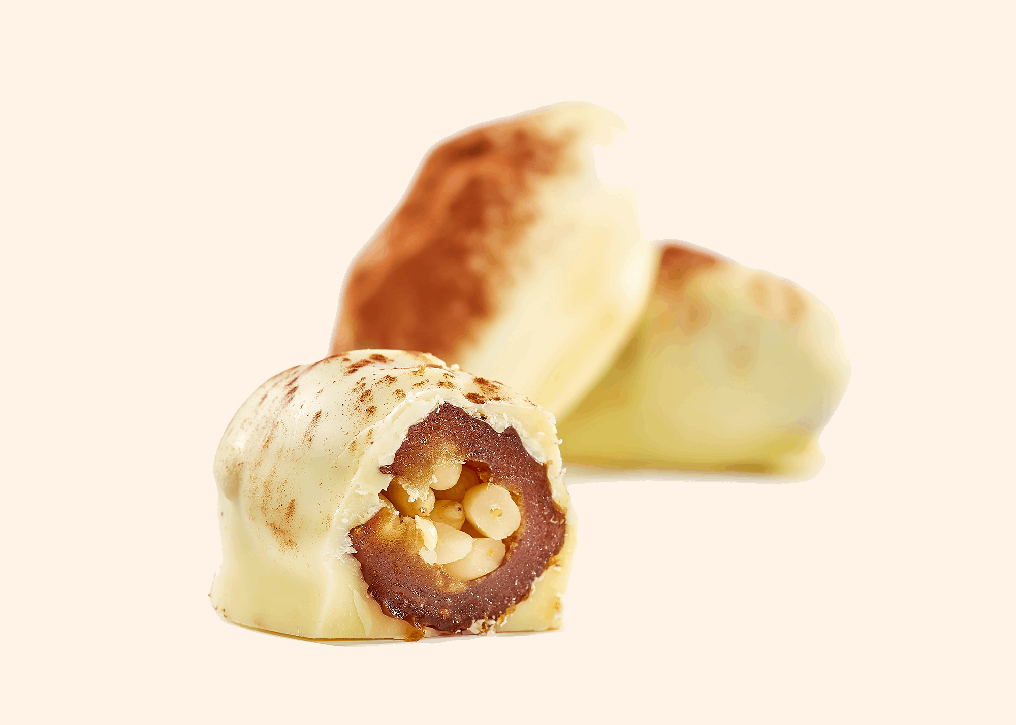 Финик с кедровым орехом в белом шоколаде